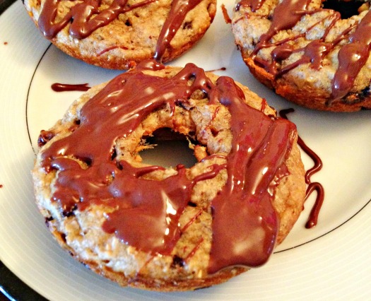 chocolate-chip-strawberry-baked-donuts